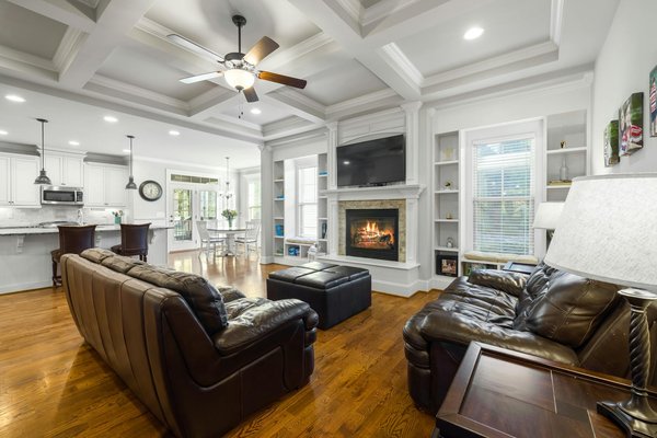 Entretien des parquets : avantages et les inconvénients de l'utilisation d'huiles naturelles par rapport aux synthétiques