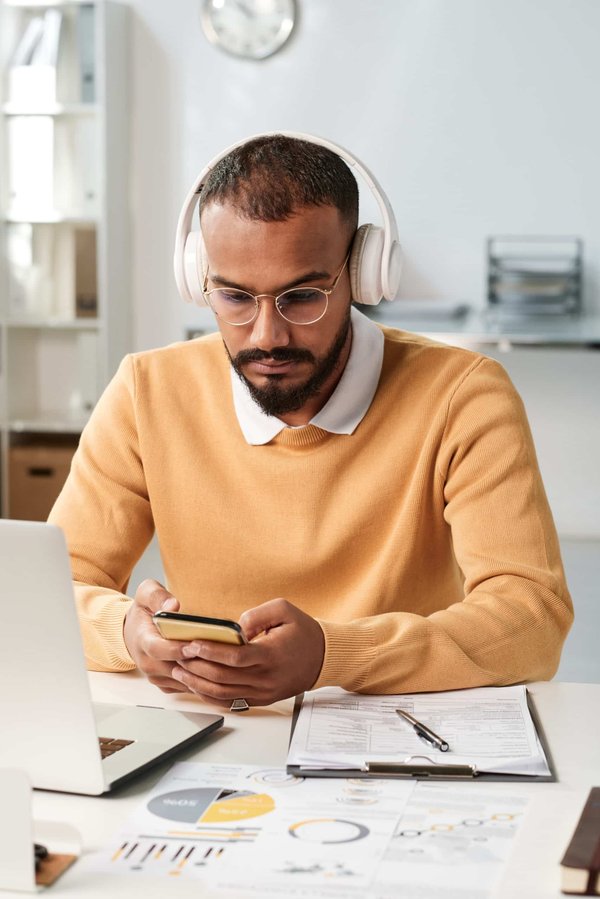 Quelle est la meilleure méthode pour appliquer un enduit décoratif sur un mur intérieur?