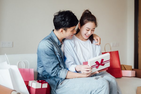 Cadeaux personnalisé couple : créez des souvenirs inoubliables